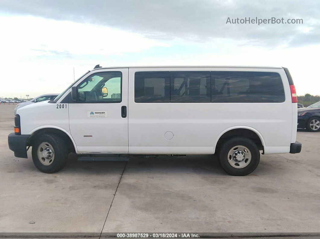 2017 Chevrolet Express 2500   White vin: 1GAWGEF15H1281925