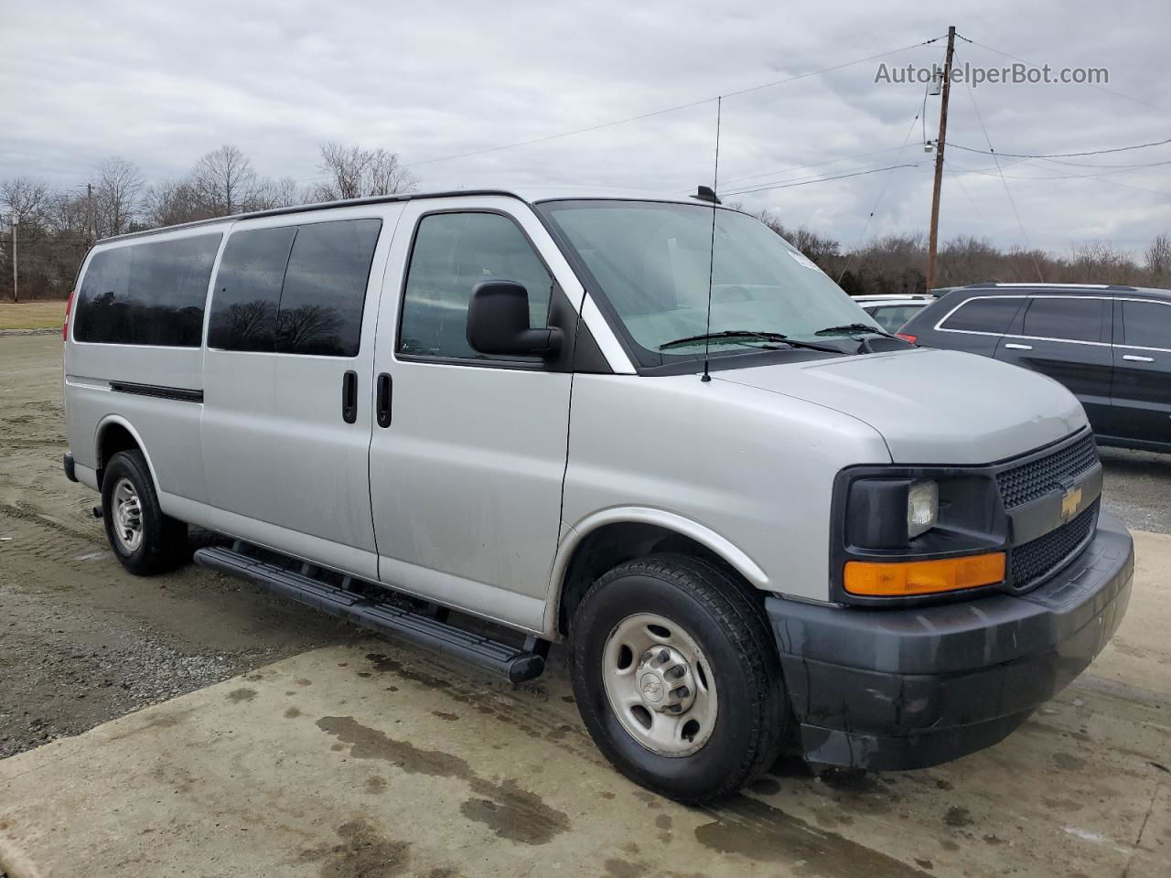 2017 Chevrolet Express G3500 Ls Silver vin: 1GAZGNFGXH1125784