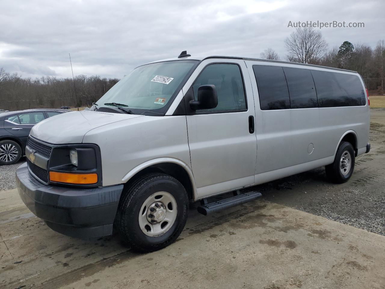 2017 Chevrolet Express G3500 Ls Silver vin: 1GAZGNFGXH1125784