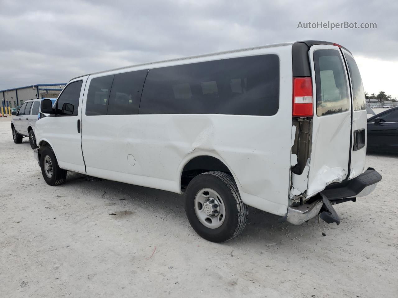 2017 Chevrolet Express G3500 Lt White vin: 1GAZGPFF7H1268467