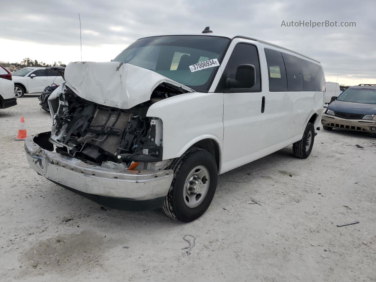 2017 Chevrolet Express G3500 Lt White vin: 1GAZGPFF7H1268467