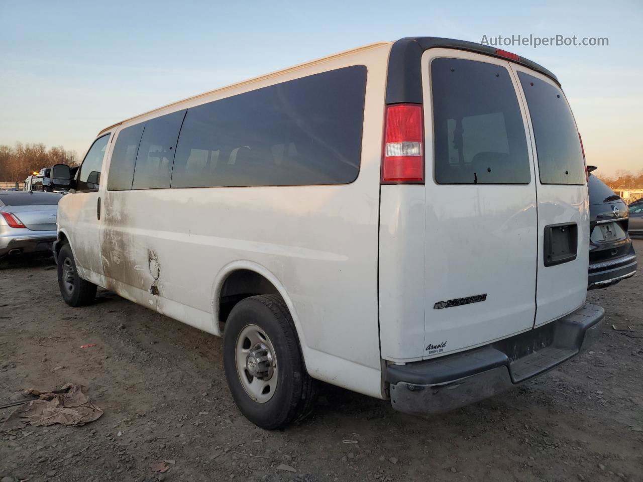 2017 Chevrolet Express G3500 Lt White vin: 1GAZGPFG8H1333836