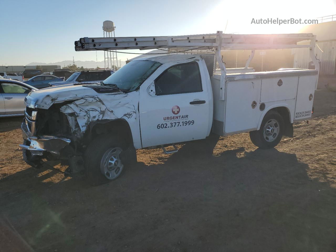 2013 Chevrolet Silverado C2500 Heavy Duty White vin: 1GB0CVCG8DF113456