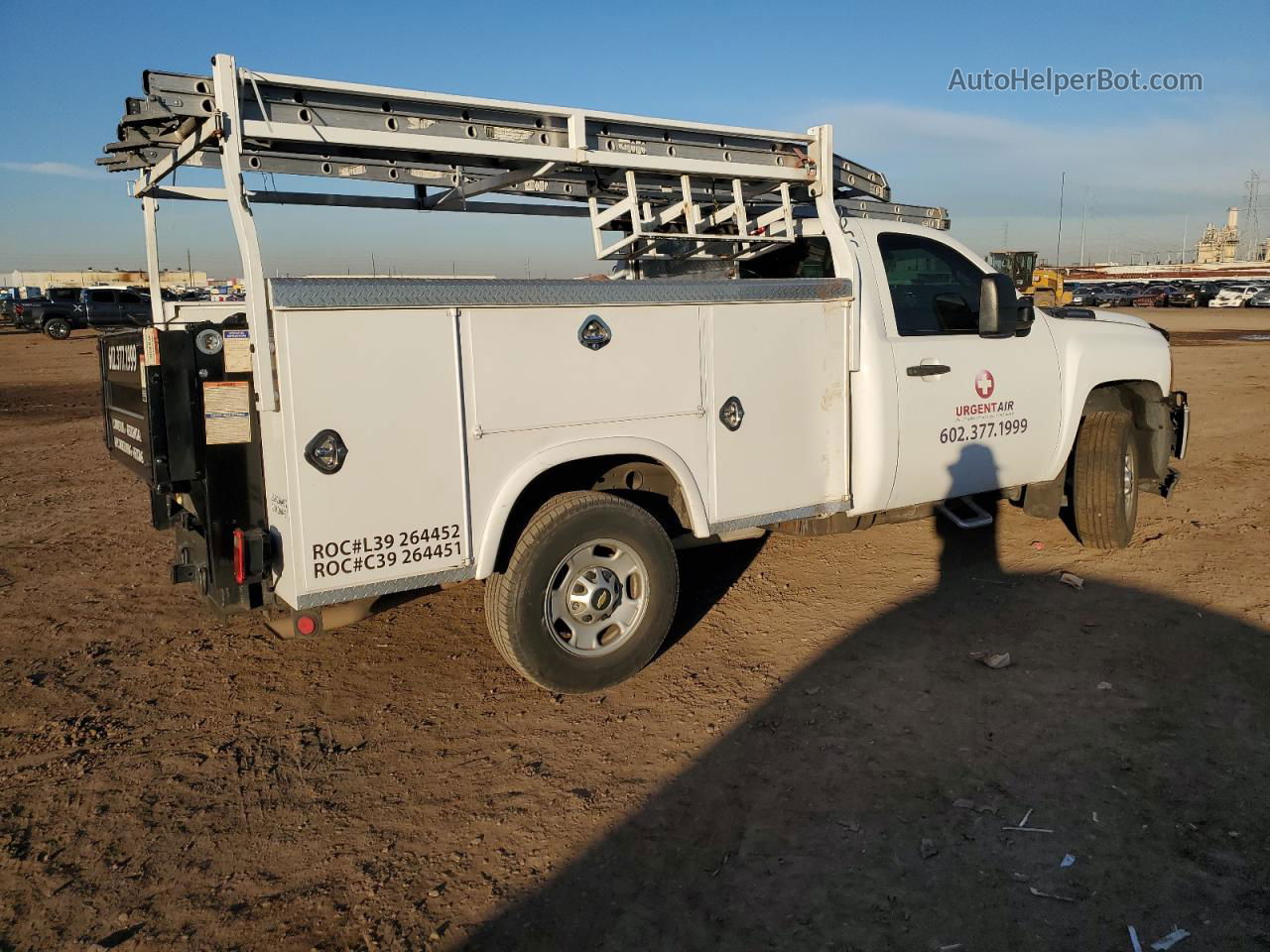 2013 Chevrolet Silverado C2500 Heavy Duty White vin: 1GB0CVCG8DF113456