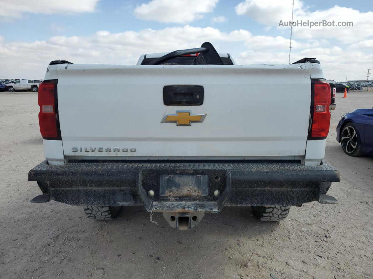 2018 Chevrolet Silverado C2500 Heavy Duty White vin: 1GC1CUEY5JF244419