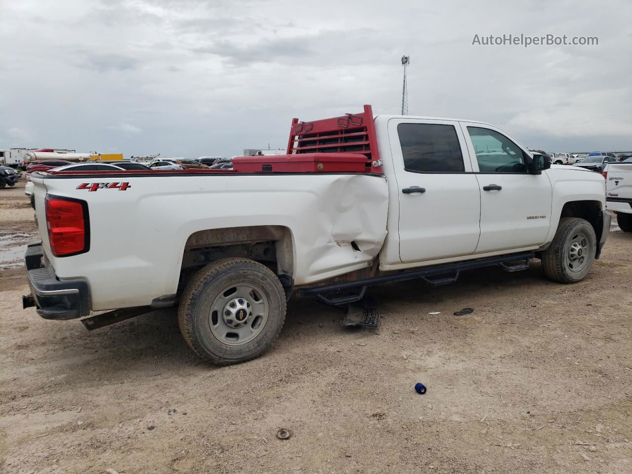 2018 Chevrolet Silverado K2500 Heavy Duty White vin: 1GC1KUEG2JF190555