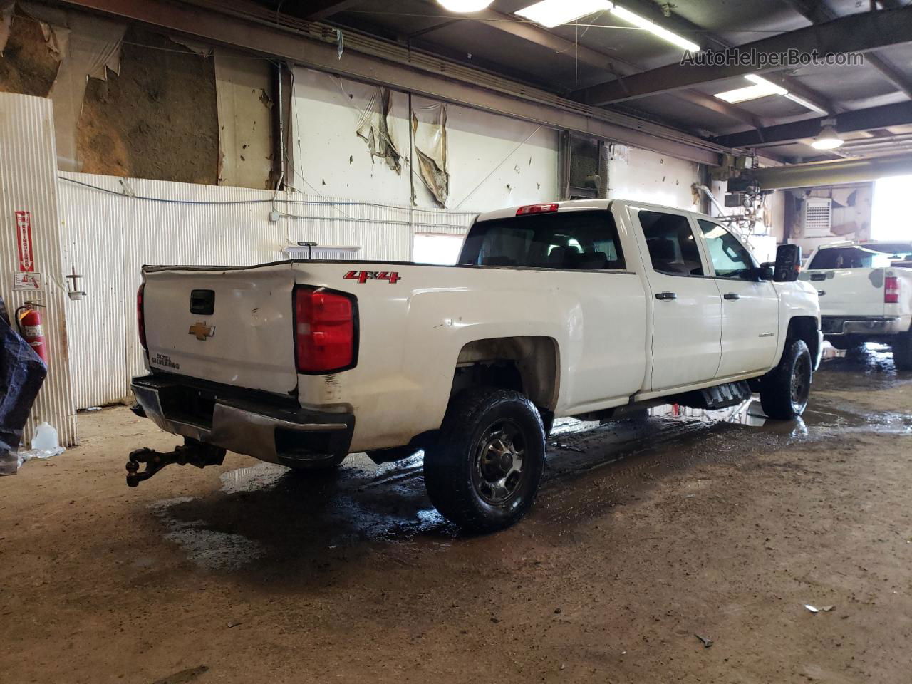 2018 Chevrolet Silverado K2500 Heavy Duty White vin: 1GC1KUEY9JF136887