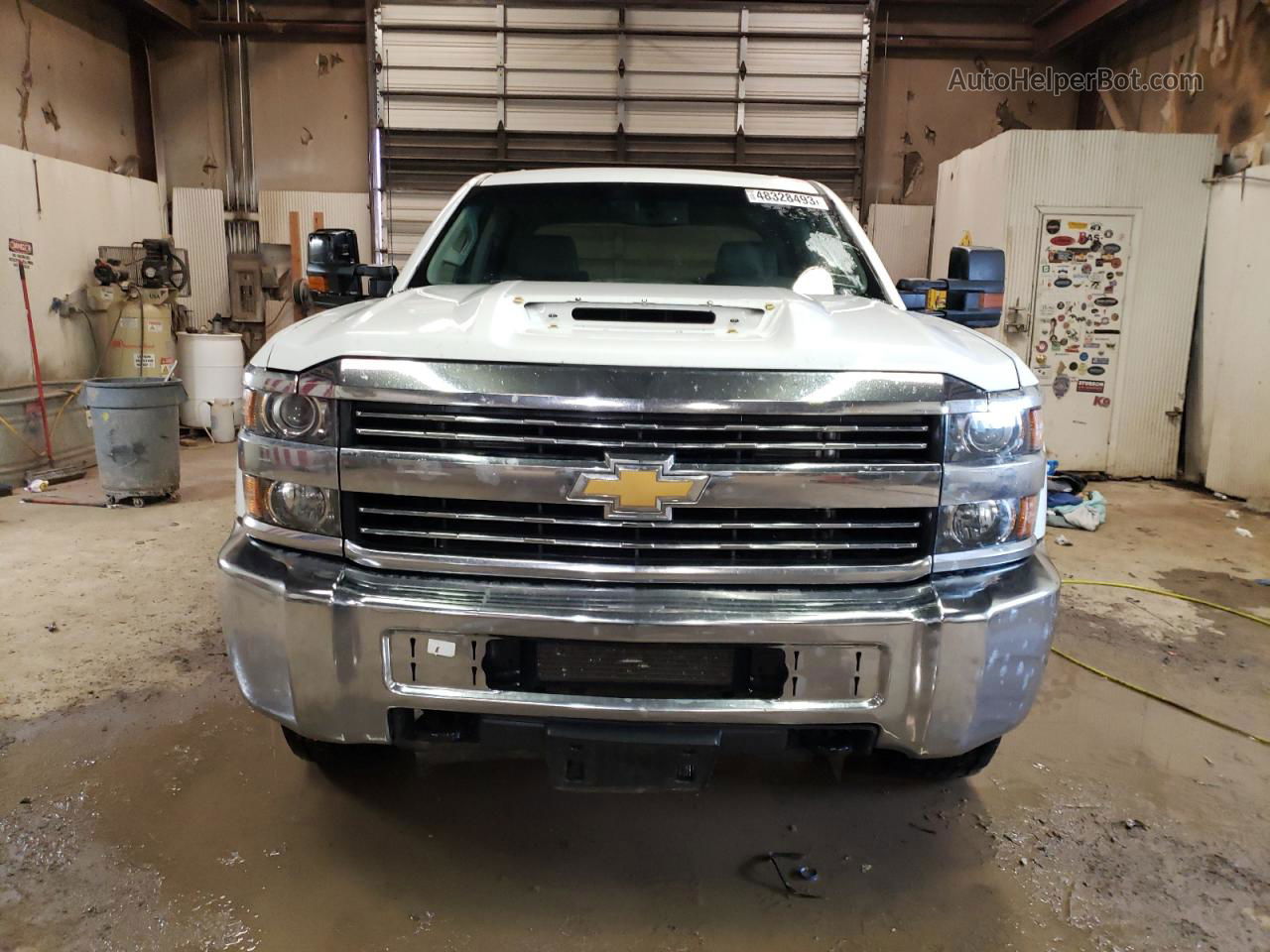 2018 Chevrolet Silverado K2500 Heavy Duty White vin: 1GC1KUEY9JF136887