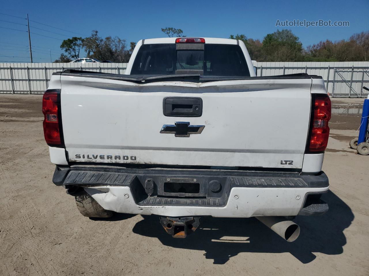 2018 Chevrolet Silverado K2500 Heavy Duty Ltz White vin: 1GC1KWEY0JF156019