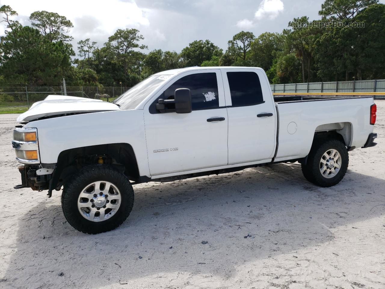 2015 Chevrolet Silverado C2500 Heavy Duty White vin: 1GC2CUEG9FZ102771