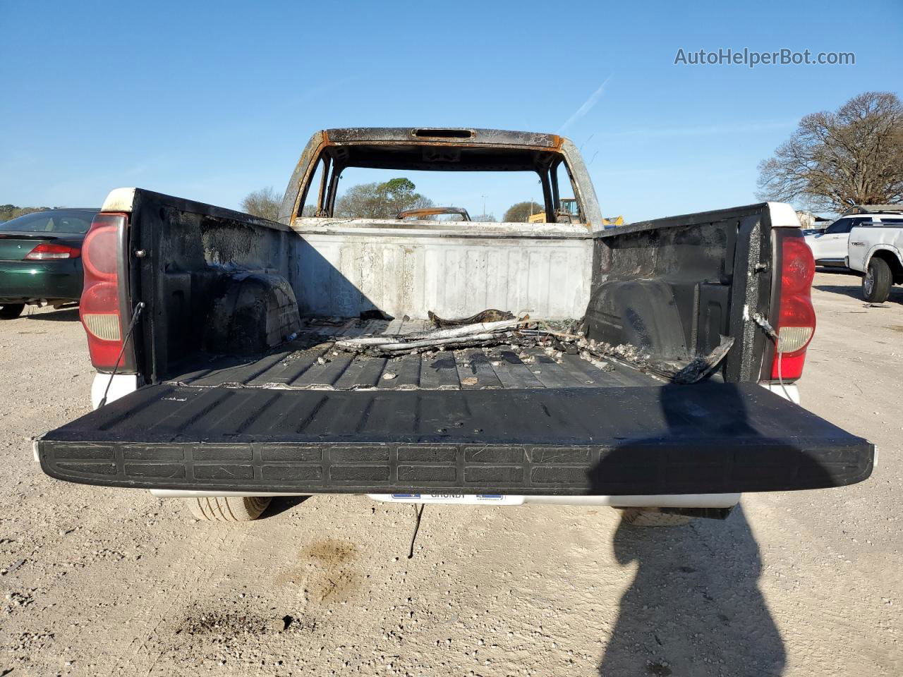 2003 Chevrolet Silverado K1500 White vin: 1GCEK14T83Z174036