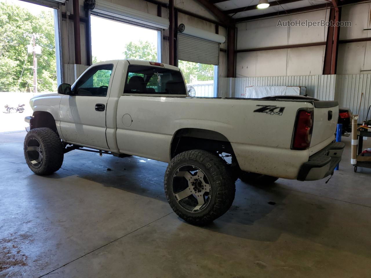 2003 Chevrolet Silverado K1500 White vin: 1GCEK14V43Z325195