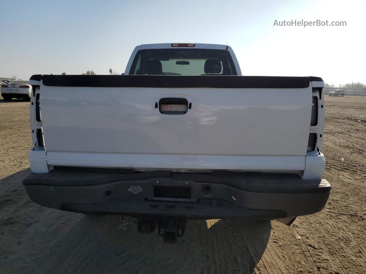 2003 Chevrolet Silverado C2500 Heavy Duty White vin: 1GCHC24UX3E158517