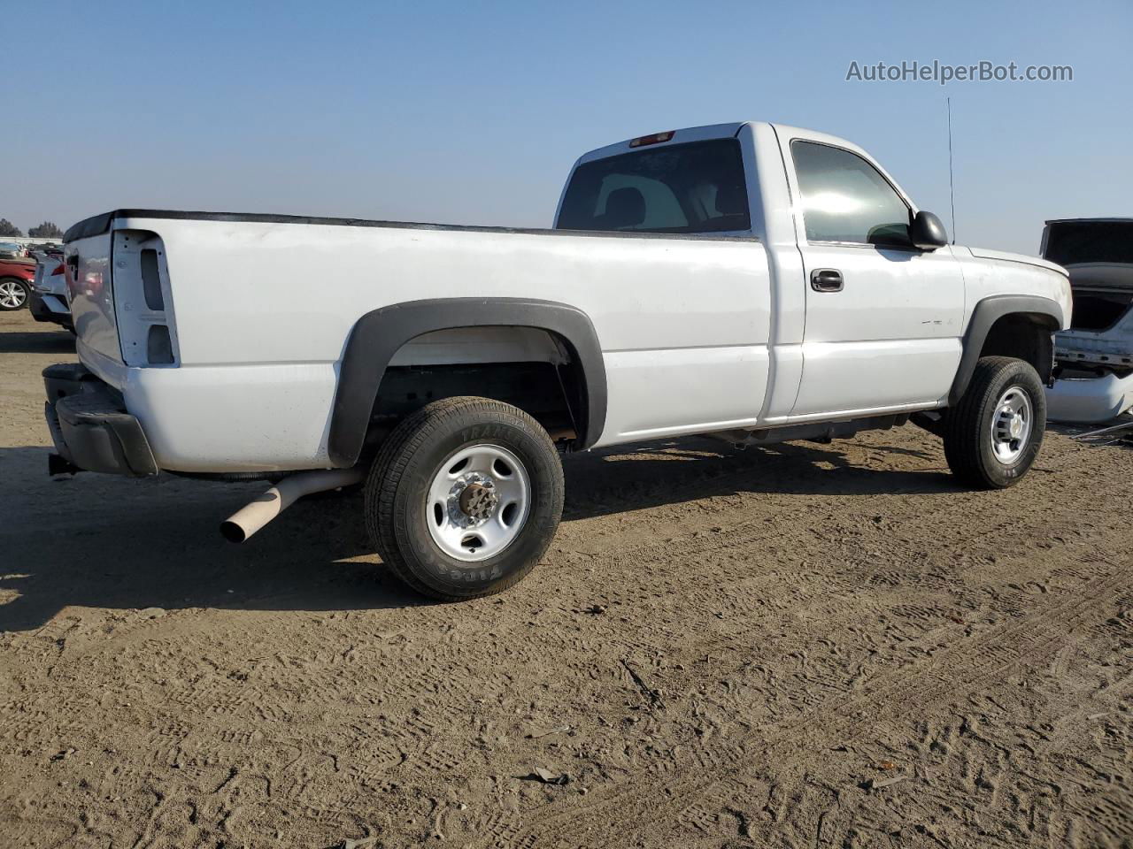 2003 Chevrolet Silverado C2500 Heavy Duty White vin: 1GCHC24UX3E158517