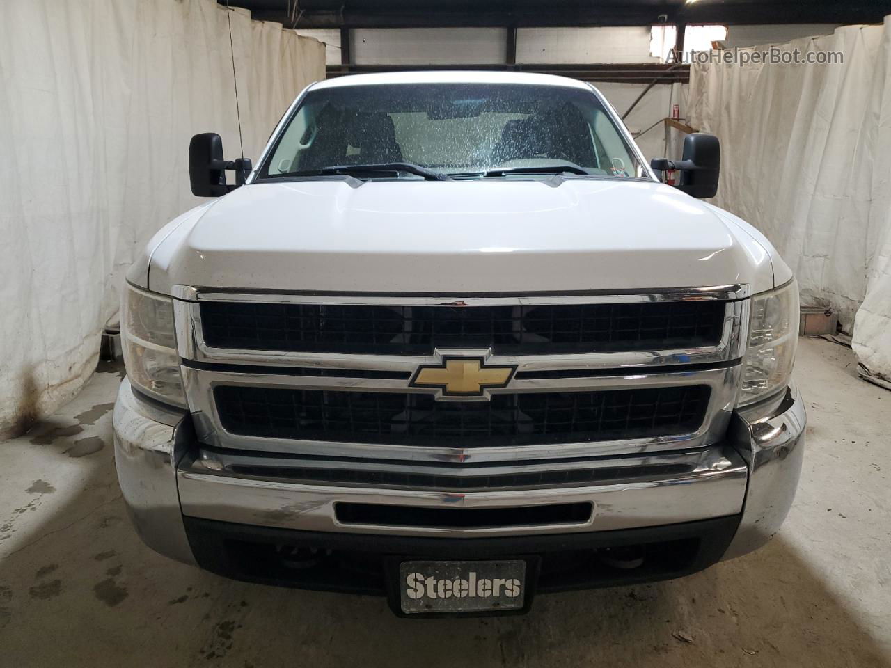 2008 Chevrolet Silverado C2500 Heavy Duty White vin: 1GCHC29K78E209969