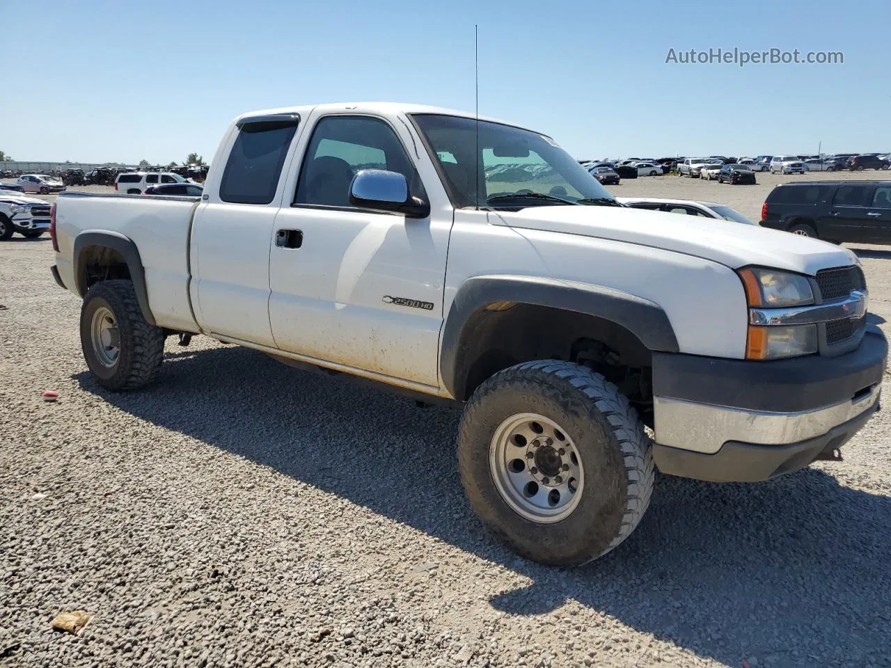 2003 Chevrolet Silverado C2500 Heavy Duty White vin: 1GCHC29U93E361598