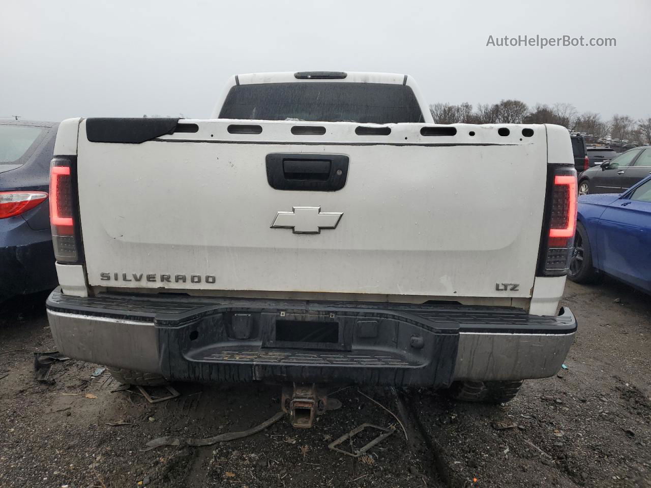 2008 Chevrolet Silverado K2500 Heavy Duty White vin: 1GCHK23678F189490