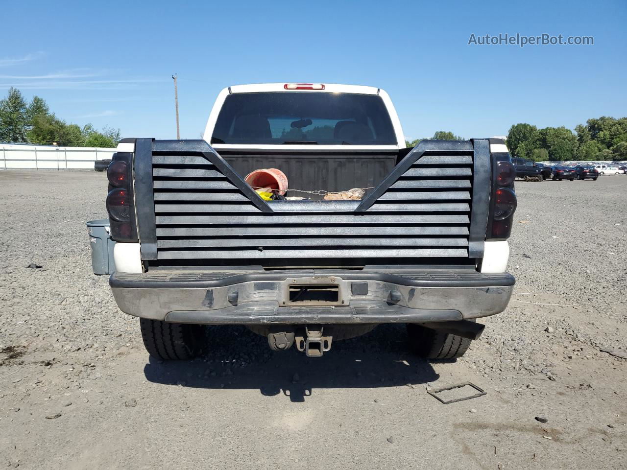 2003 Chevrolet Silverado K2500 Heavy Duty White vin: 1GCHK29113E270110