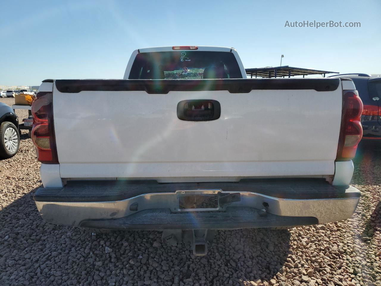 2003 Chevrolet Silverado K2500 Heavy Duty White vin: 1GCHK29123E288096