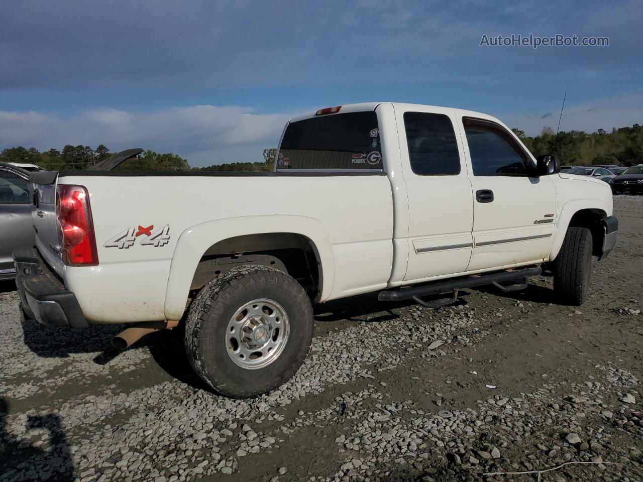 2003 Chevrolet Silverado K2500 Heavy Duty White vin: 1GCHK29183E227707