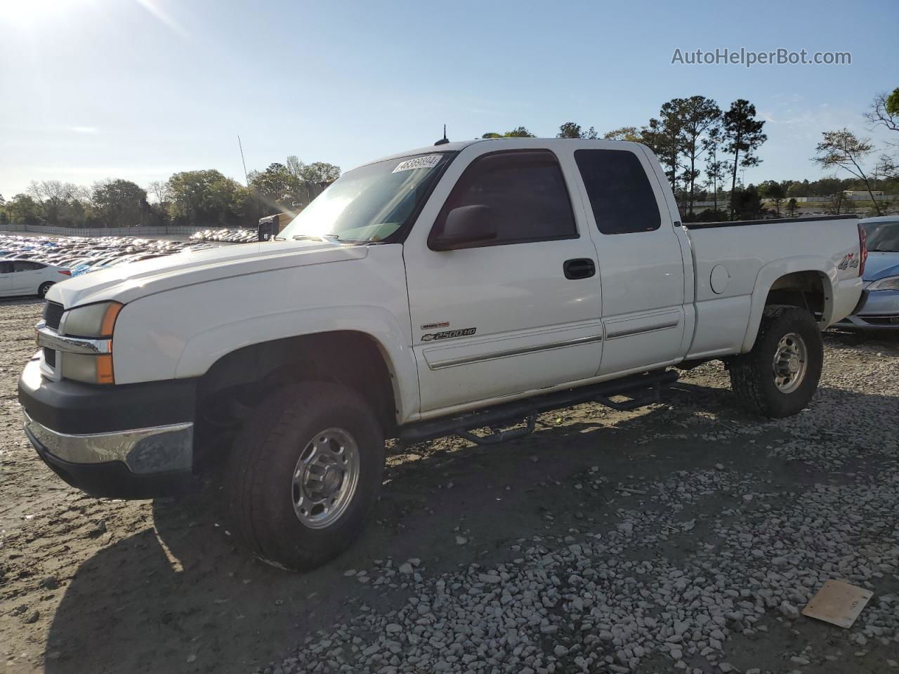 2003 Chevrolet Silverado K2500 Heavy Duty White vin: 1GCHK29183E227707