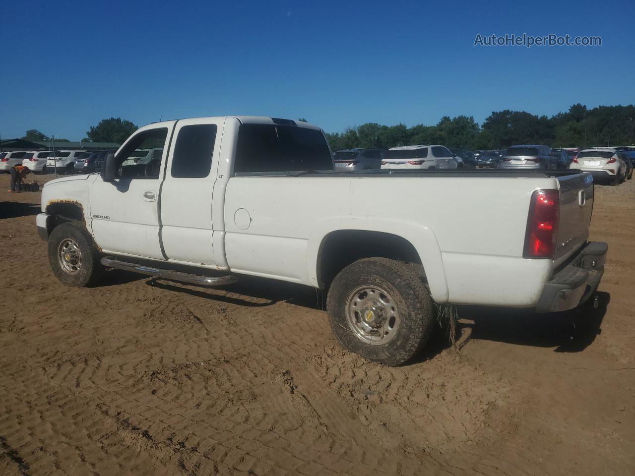 2003 Chevrolet Silverado K2500 Heavy Duty White vin: 1GCHK29U63E166609