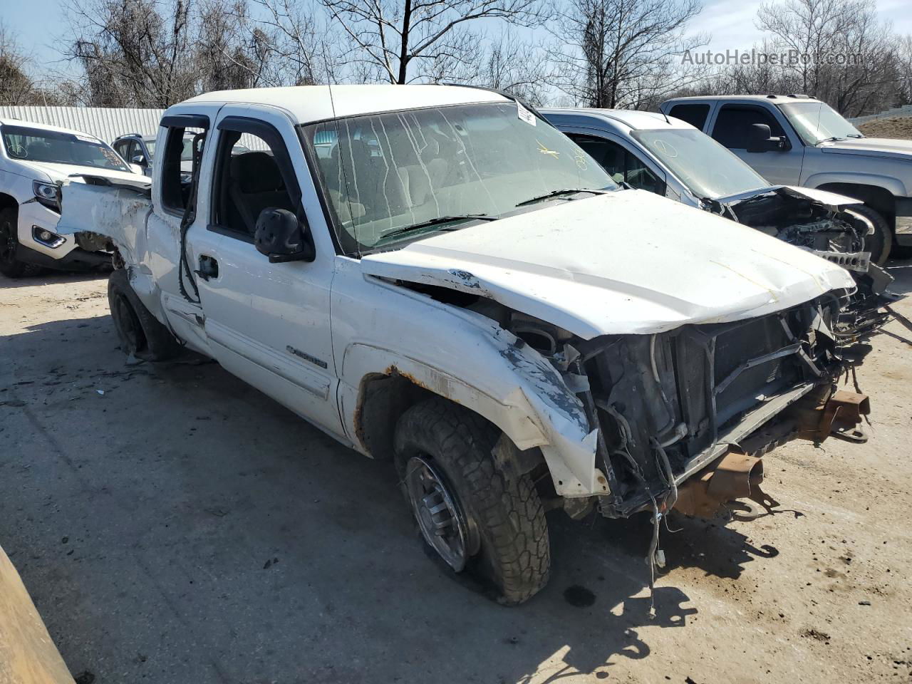 2003 Chevrolet Silverado K2500 Heavy Duty White vin: 1GCHK29U93E264467