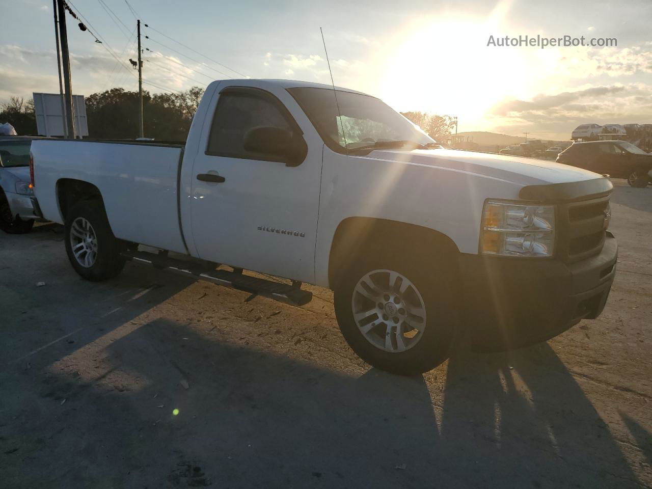 2013 Chevrolet Silverado K1500 White vin: 1GCNKPEA5DZ357766