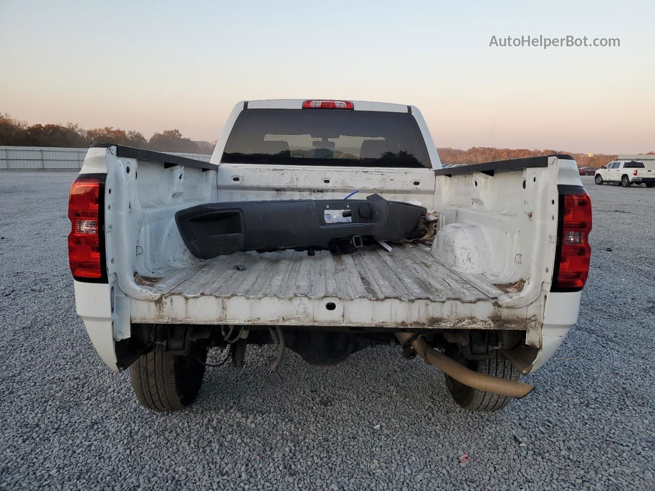 2018 Chevrolet Silverado C1500 White vin: 1GCRCNEC8JZ340380