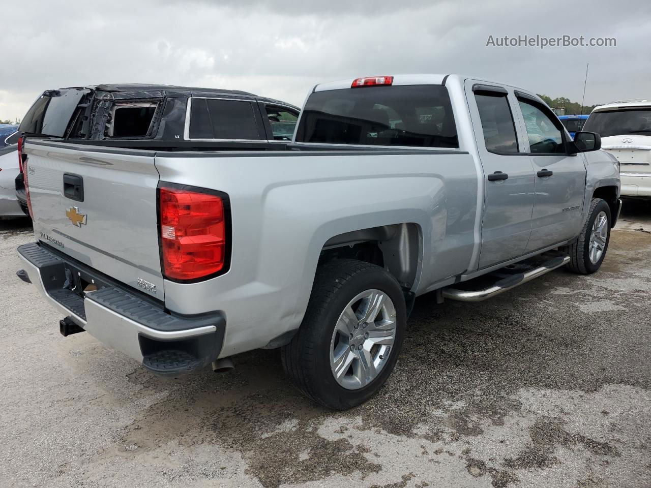 2018 Chevrolet Silverado C1500 Custom Silver vin: 1GCRCPEC2JZ109034