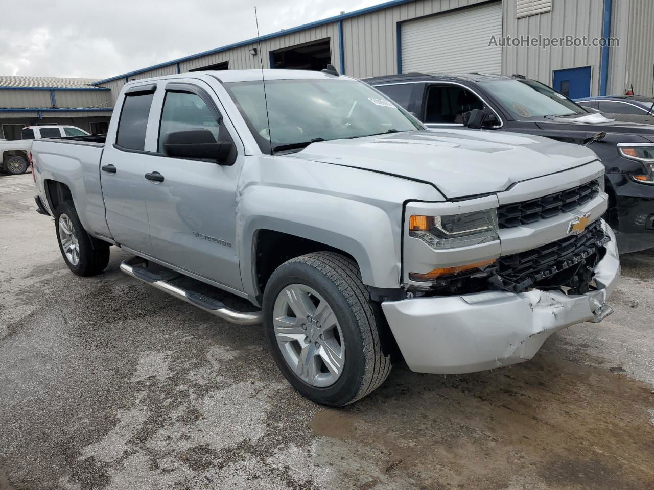 2018 Chevrolet Silverado C1500 Custom Silver vin: 1GCRCPEC2JZ109034