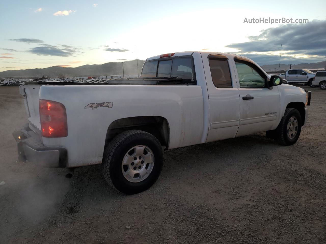 2013 Chevrolet Silverado K1500 Lt White vin: 1GCRKSE76DZ404716