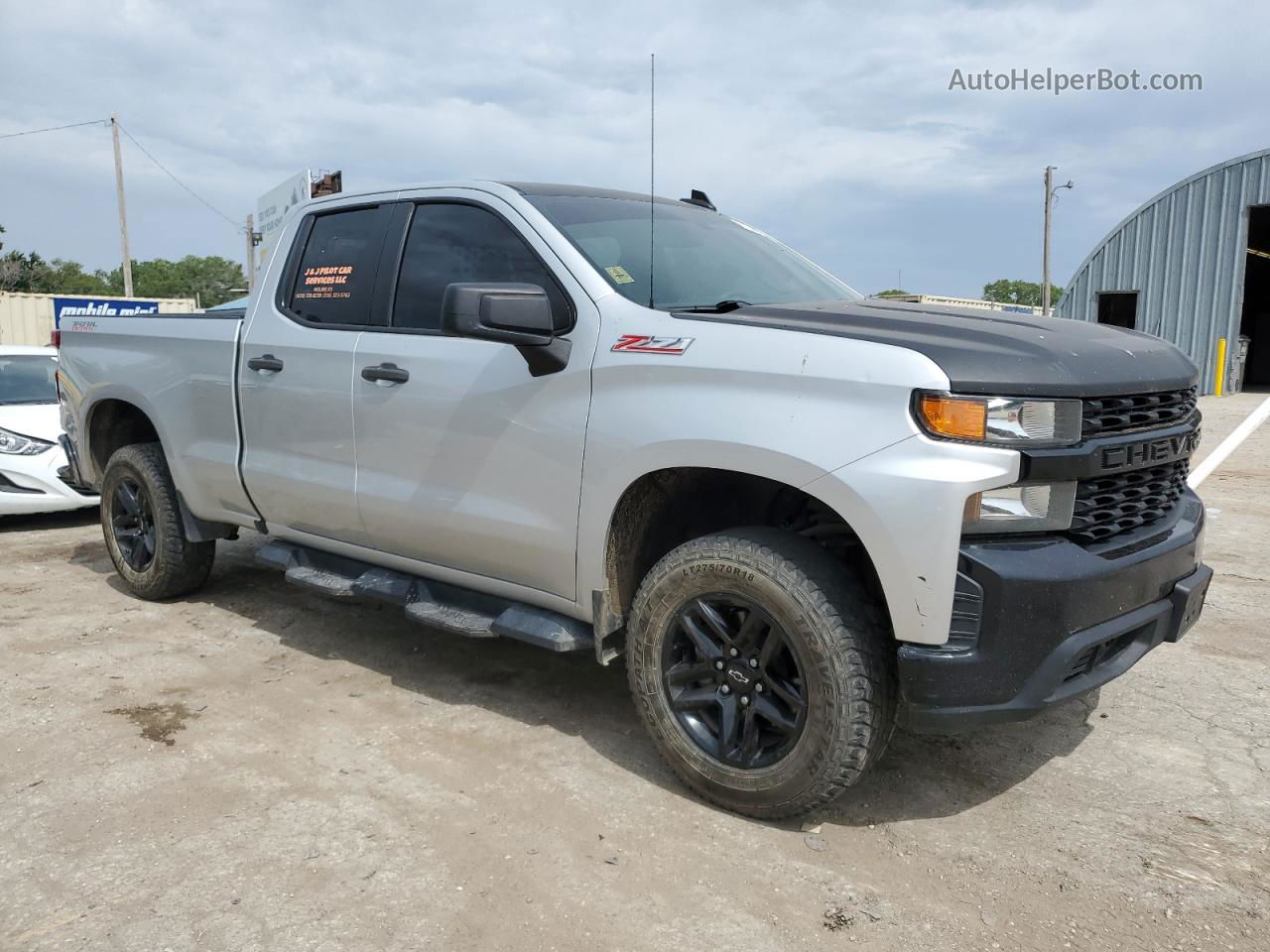 2019 Chevrolet Silverado K1500 Trail Boss Custom Silver vin: 1GCRYCEF8KZ202582