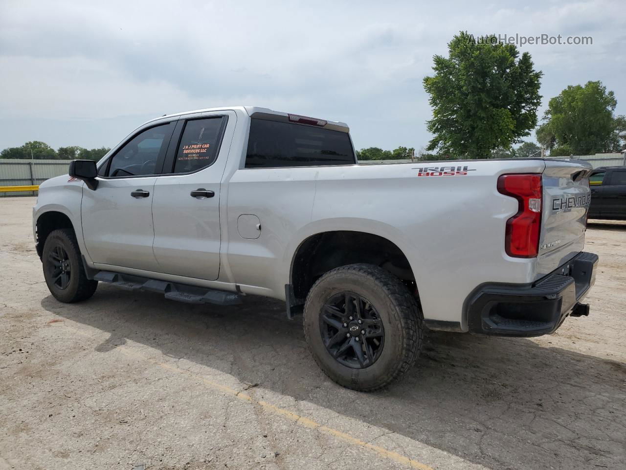 2019 Chevrolet Silverado K1500 Trail Boss Custom Серебряный vin: 1GCRYCEF8KZ202582