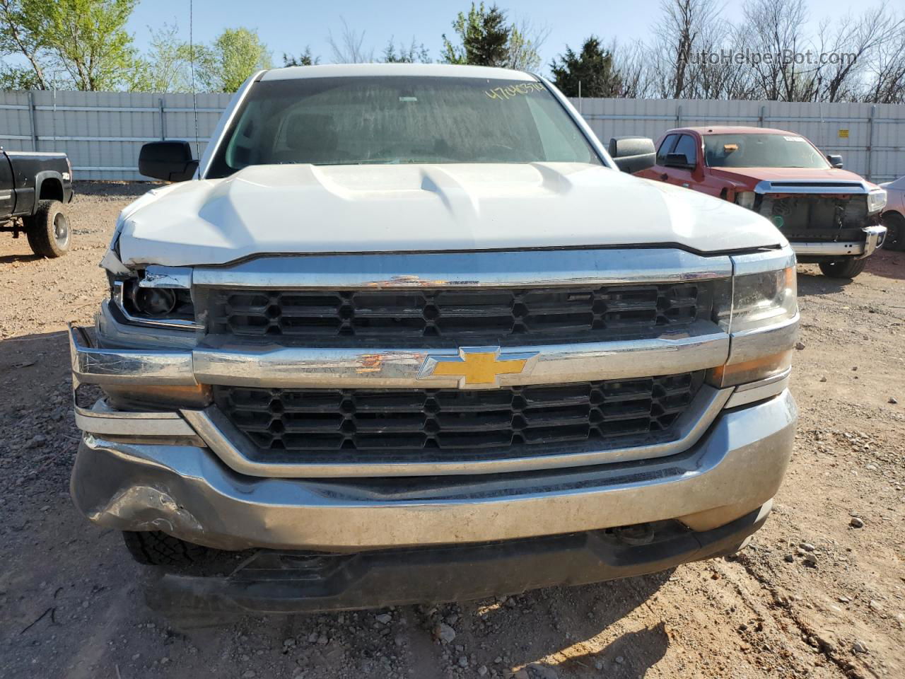 2018 Chevrolet Silverado K1500 Белый vin: 1GCVKNEC0JZ126131