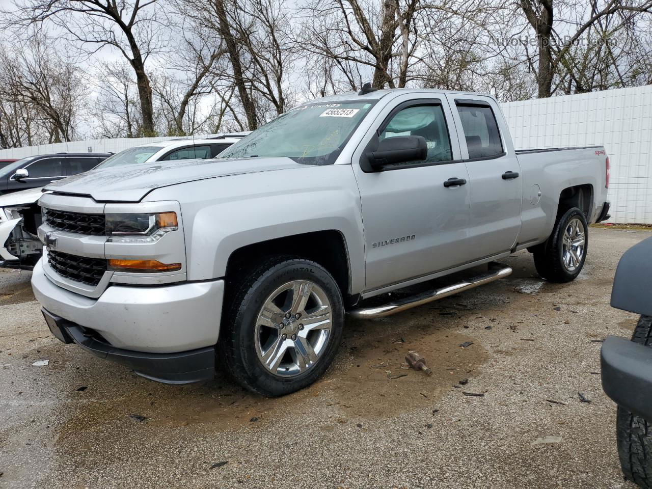 2018 Chevrolet Silverado K1500 Custom Silver vin: 1GCVKPECXJZ165420