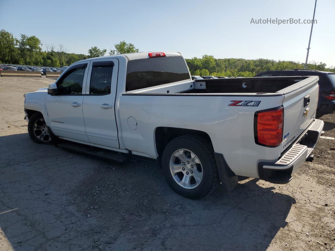 2018 Chevrolet Silverado K1500 Lt White vin: 1GCVKREC2JZ108625