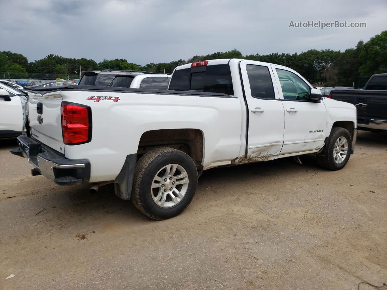 2018 Chevrolet Silverado K1500 Lt White vin: 1GCVKREC3JZ321437