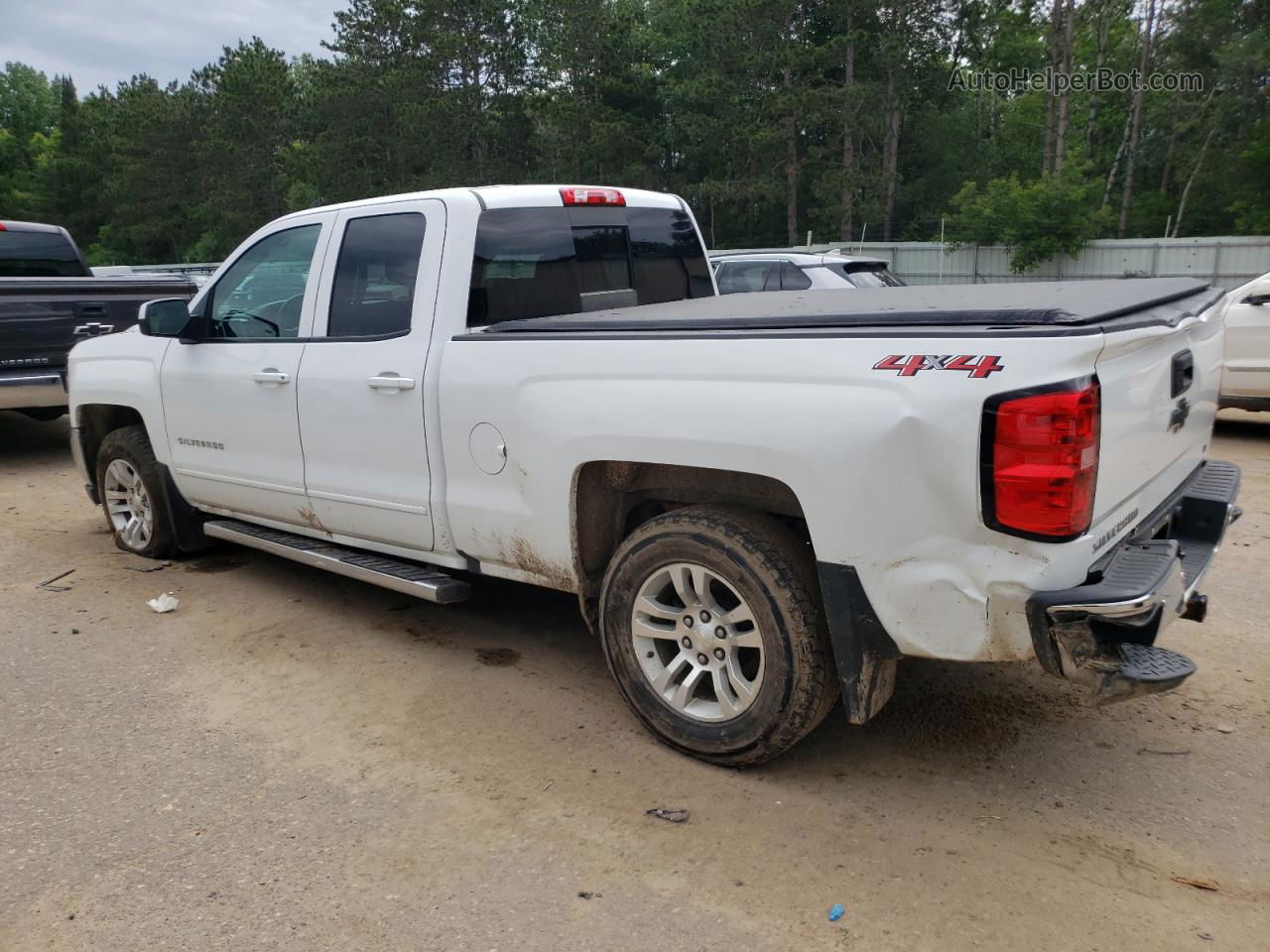 2018 Chevrolet Silverado K1500 Lt White vin: 1GCVKREC3JZ321437