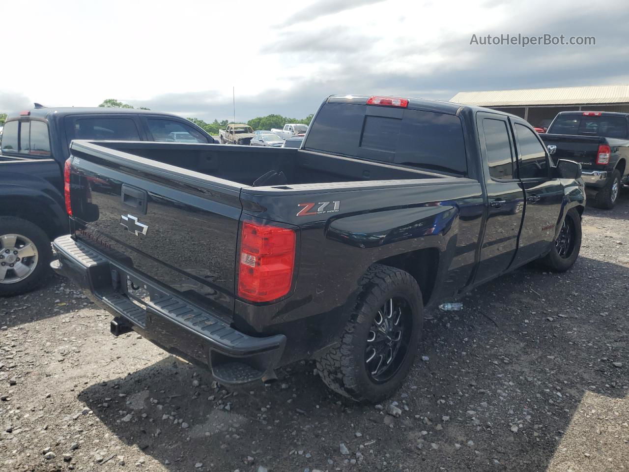 2018 Chevrolet Silverado K1500 Lt Black vin: 1GCVKREH0JZ379341