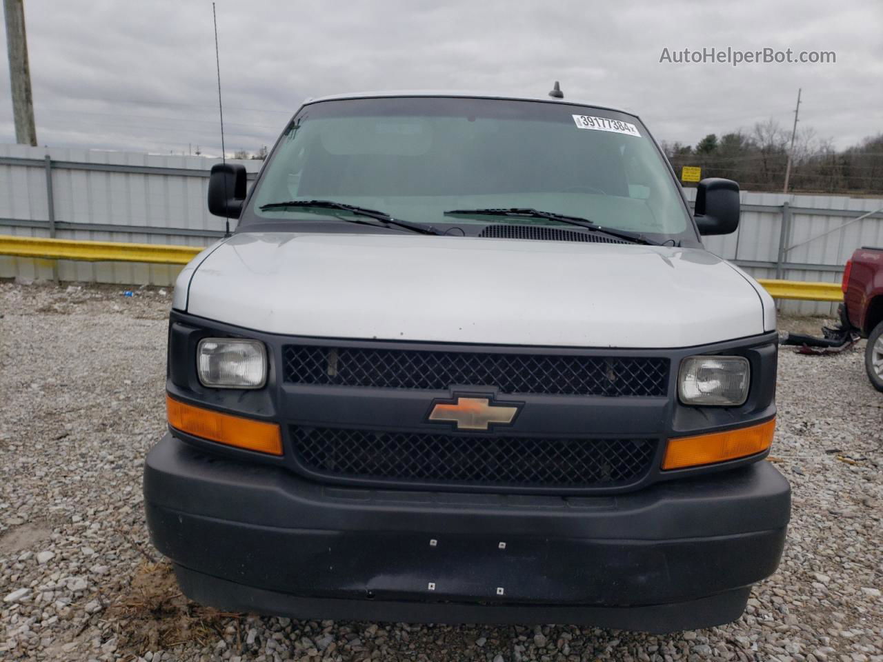 2017 Chevrolet Express G2500  Silver vin: 1GCWGAFF0H1116893