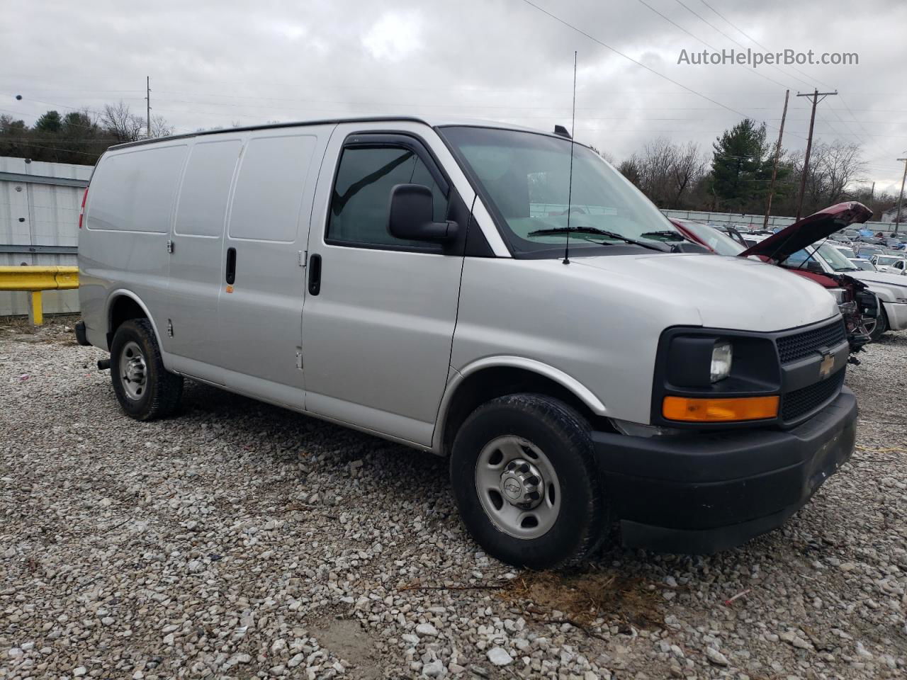 2017 Chevrolet Express G2500  Silver vin: 1GCWGAFF0H1116893