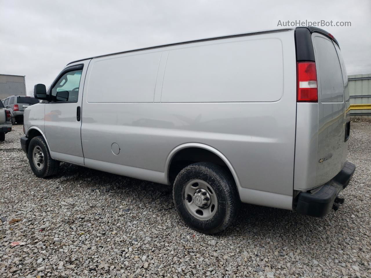 2017 Chevrolet Express G2500  Silver vin: 1GCWGAFF0H1116893