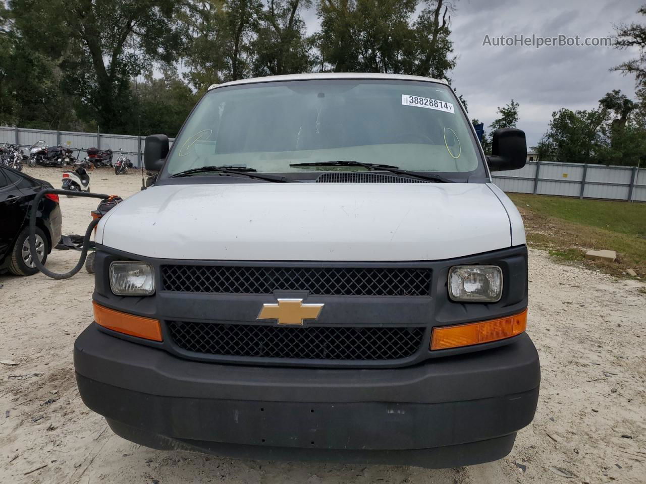 2017 Chevrolet Express G2500  White vin: 1GCWGAFF1H1105188