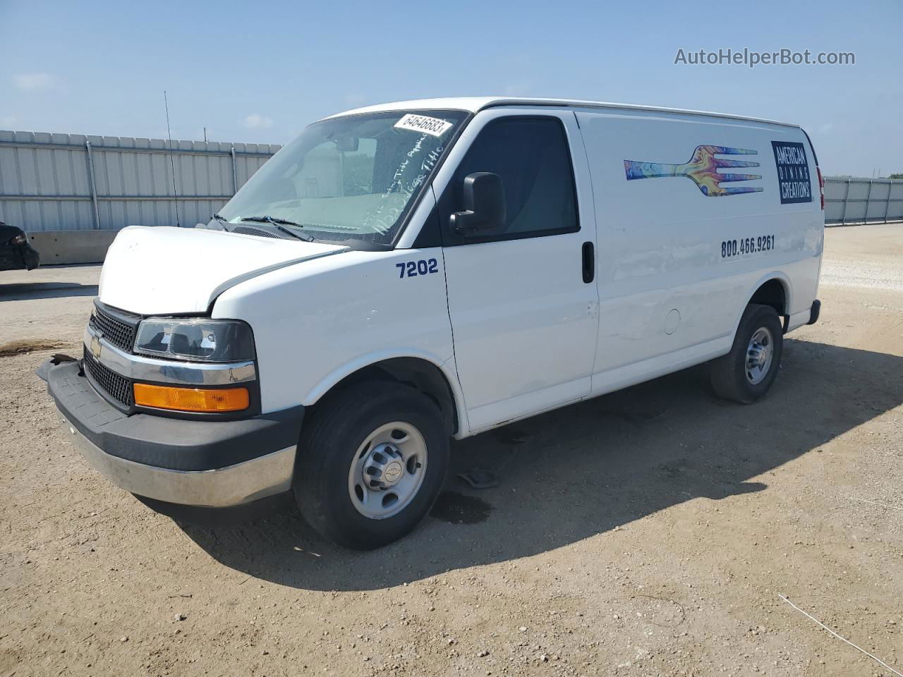 2017 Chevrolet Express G2500  White vin: 1GCWGAFF1H1107202