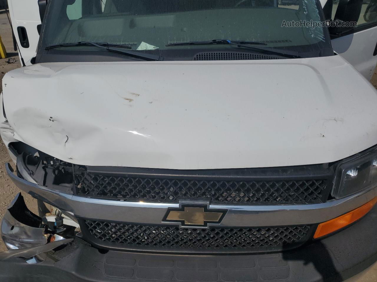 2017 Chevrolet Express G2500  White vin: 1GCWGAFF1H1107202