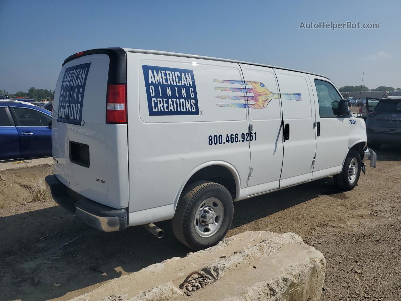 2017 Chevrolet Express G2500  White vin: 1GCWGAFF1H1107202