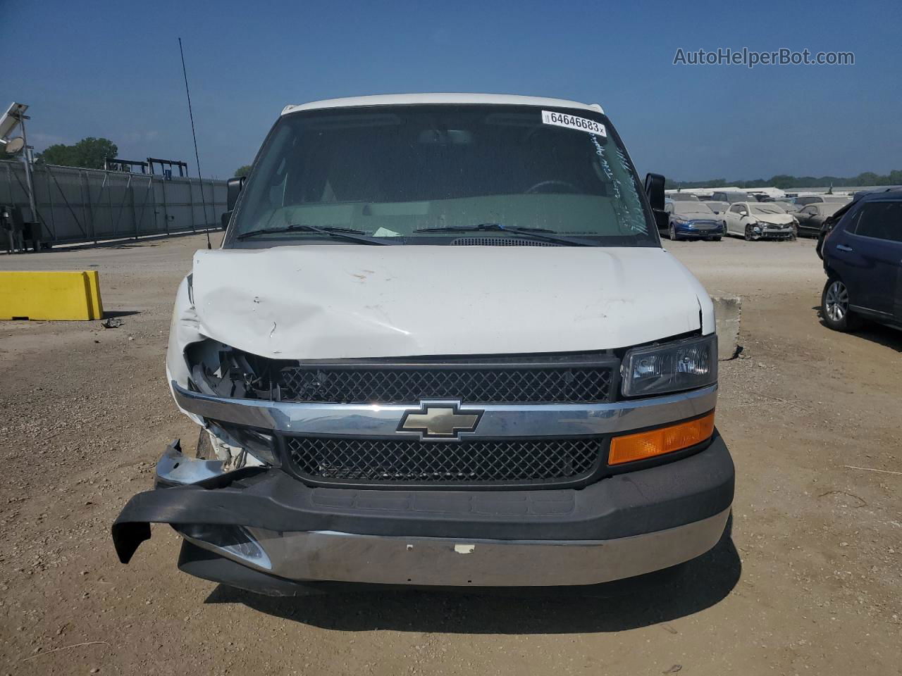 2017 Chevrolet Express G2500  White vin: 1GCWGAFF1H1107202