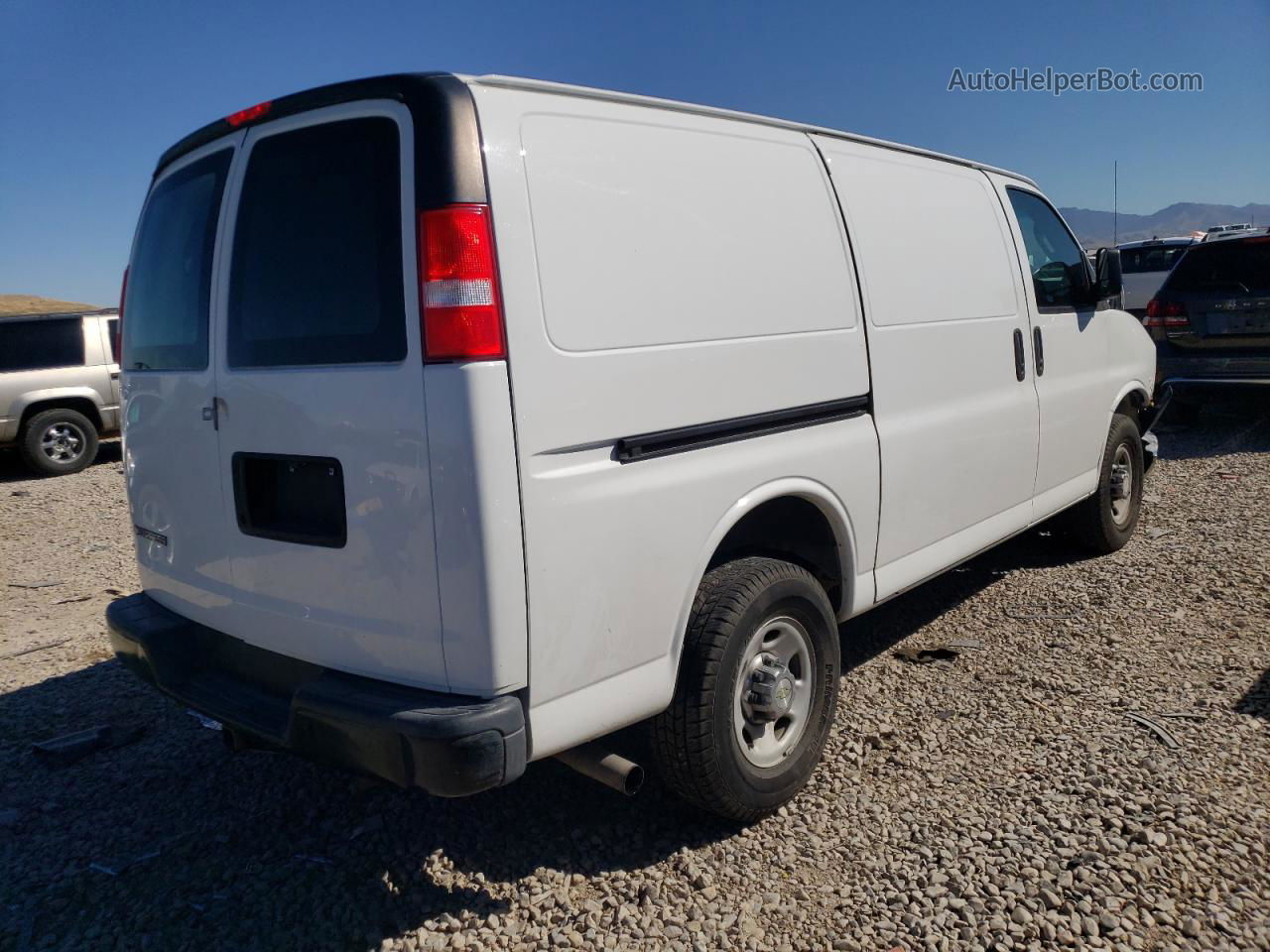 2017 Chevrolet Express G2500  White vin: 1GCWGAFF3H1165098