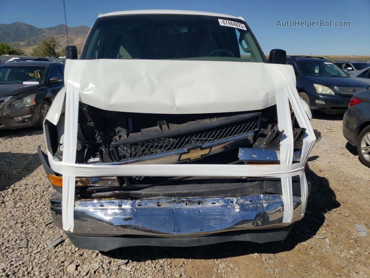 2017 Chevrolet Express G2500  White vin: 1GCWGAFF3H1165098